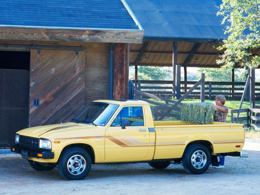  Toyota Deluxe Long Truck 2WD 1982 года  (фото 2 из 8)
